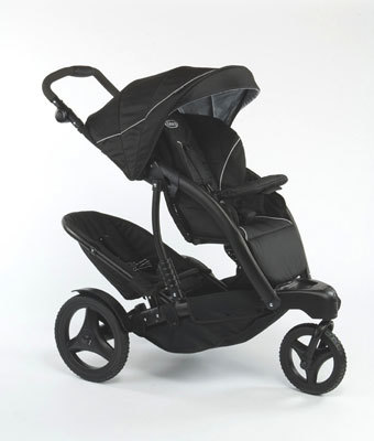 Akta Gracos Trekko Duo är en sportig barnvagn för två barn