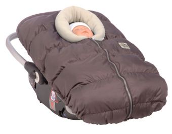 Varmt och skönt med Topsit plus åkpåse till babyskyddet