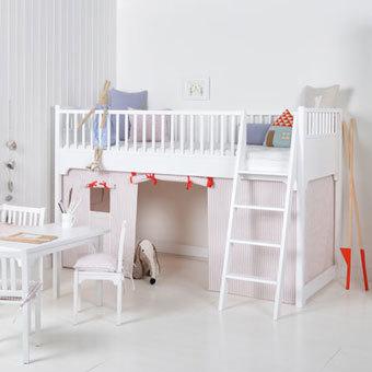 Låg loftsäng till barnrummet från Oliver furniture