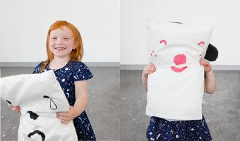 Glad och ledsen kuddkompis från Little Red Stuga