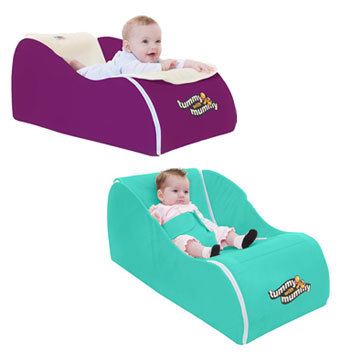 Träna magläge i babysittern Tummy with mummy