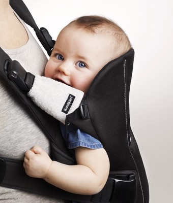 Babybjörns bitskydd skyddar bärselen och babymunnen