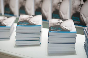 En riktig födelsedag - ny bok av Anna Frisk