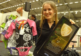 Body med tittlucka för blöjan är årets babypryl