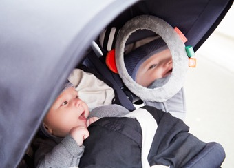 Lättmonterad spegel för barnvagnen från Done by Deer