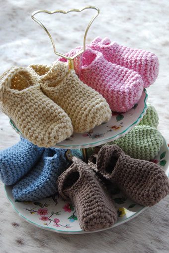 Söta virkade babyskor