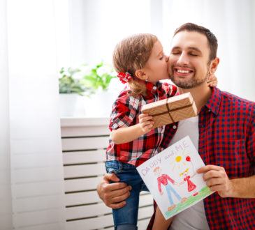 Dotter ger present på fars dag