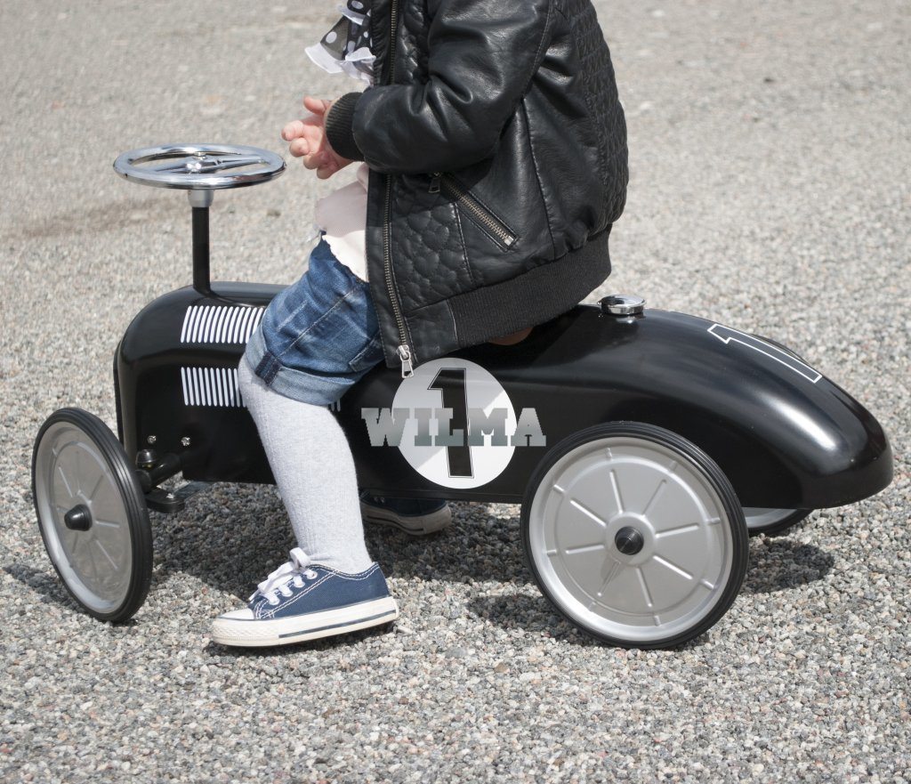 Svart sparkbil
